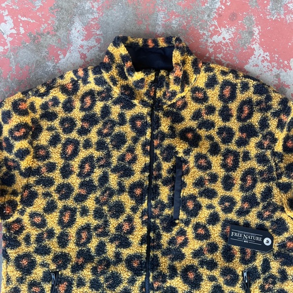 FREE NATURE Cheetah Fleece Sweater Zipper Front Large NWT Free Nature - Picture 3 of 8